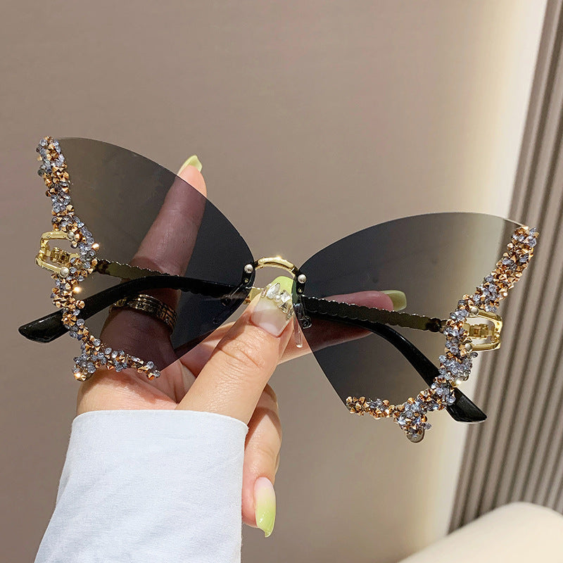 Fashionable Exaggerated Butterfly Wing Sunglasses - Stand Out in Style