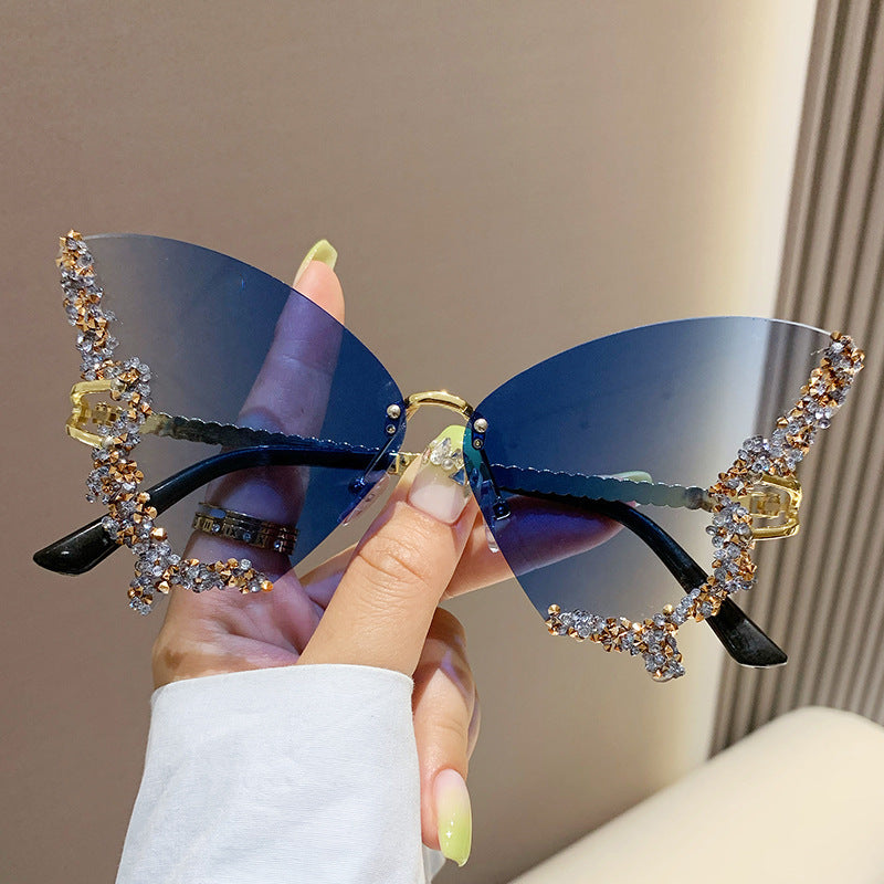 Fashionable Exaggerated Butterfly Wing Sunglasses - Stand Out in Style